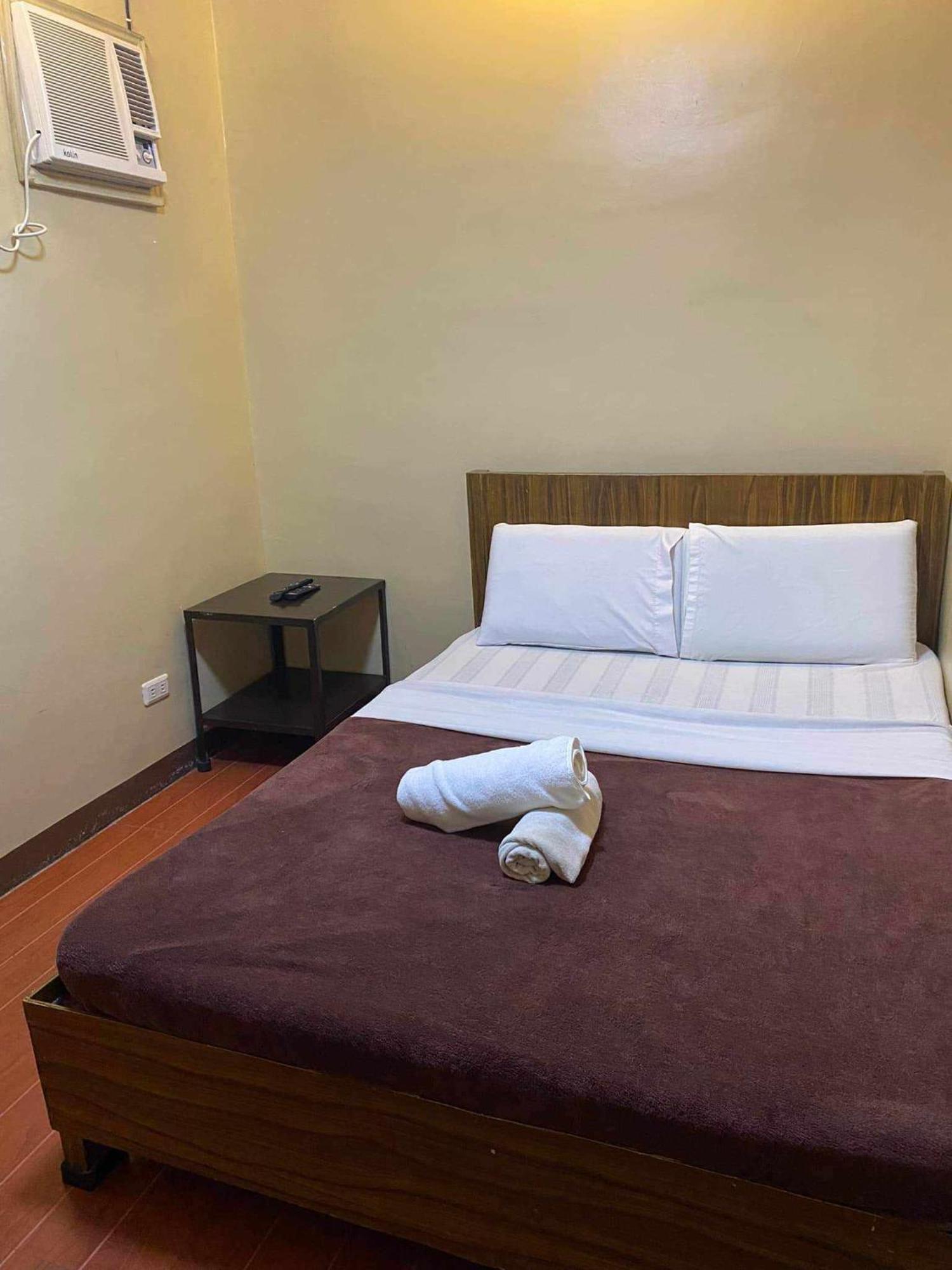 East Square Inn Bacolod Bagian luar foto