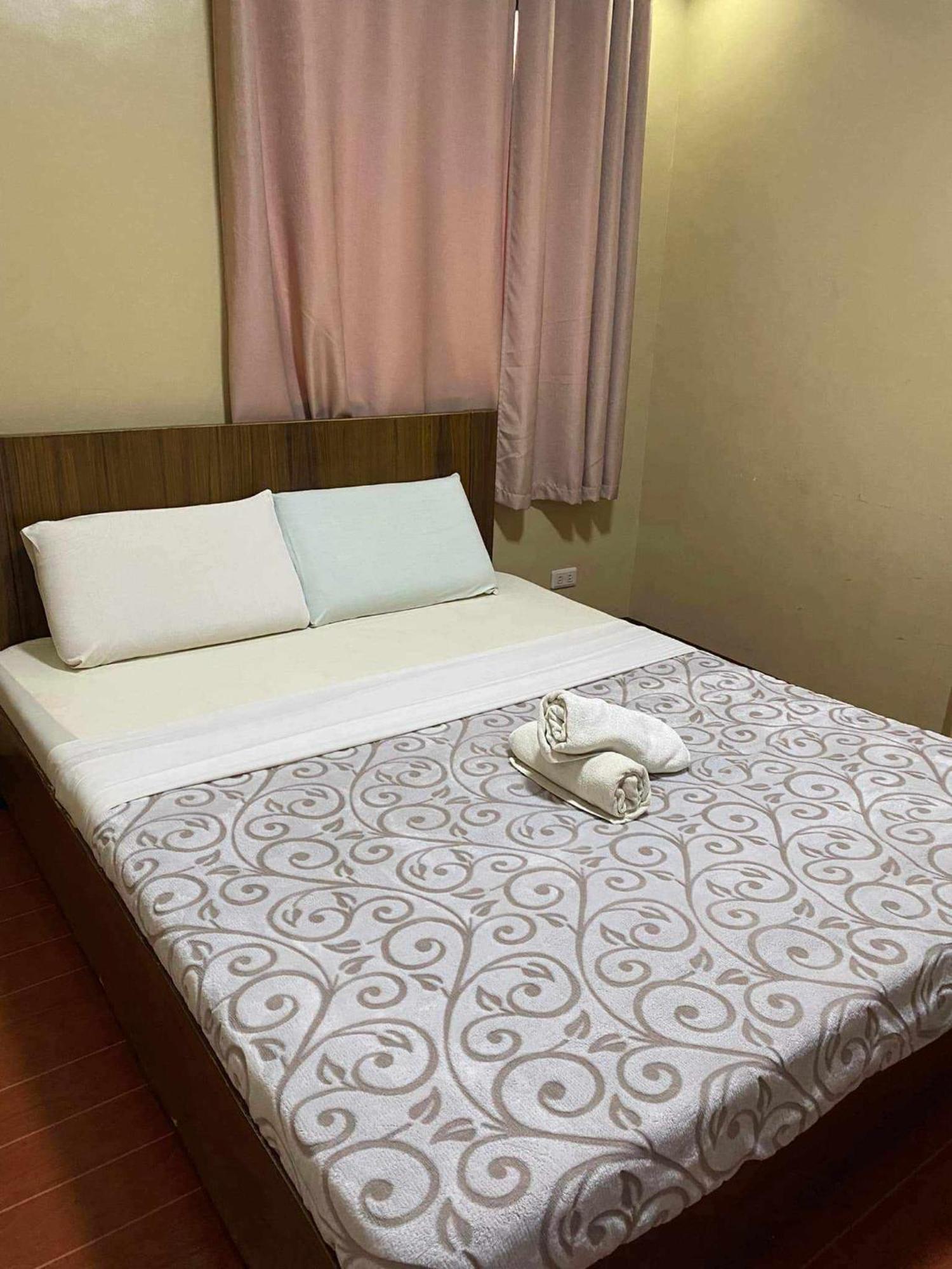 East Square Inn Bacolod Bagian luar foto
