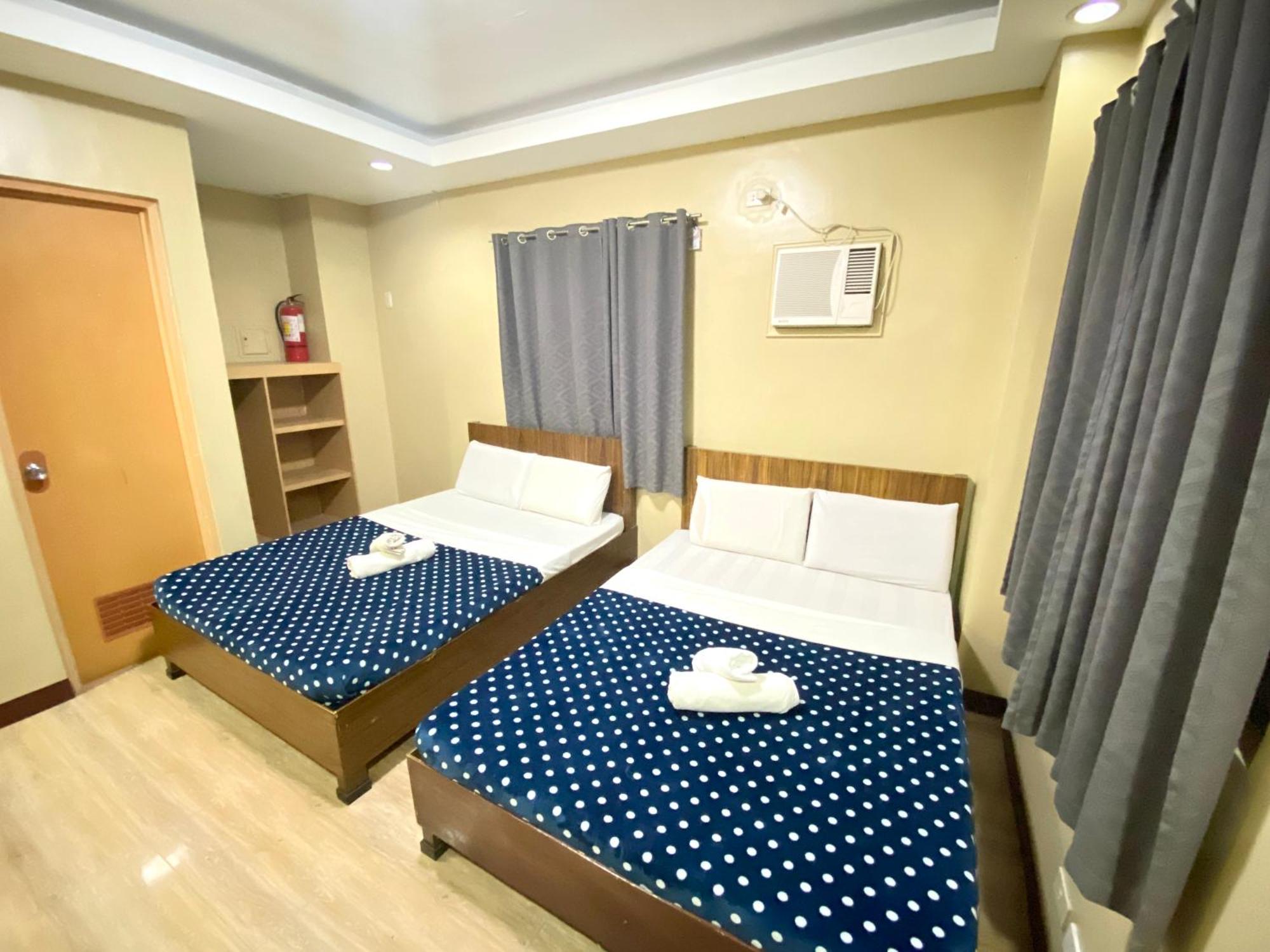 East Square Inn Bacolod Bagian luar foto
