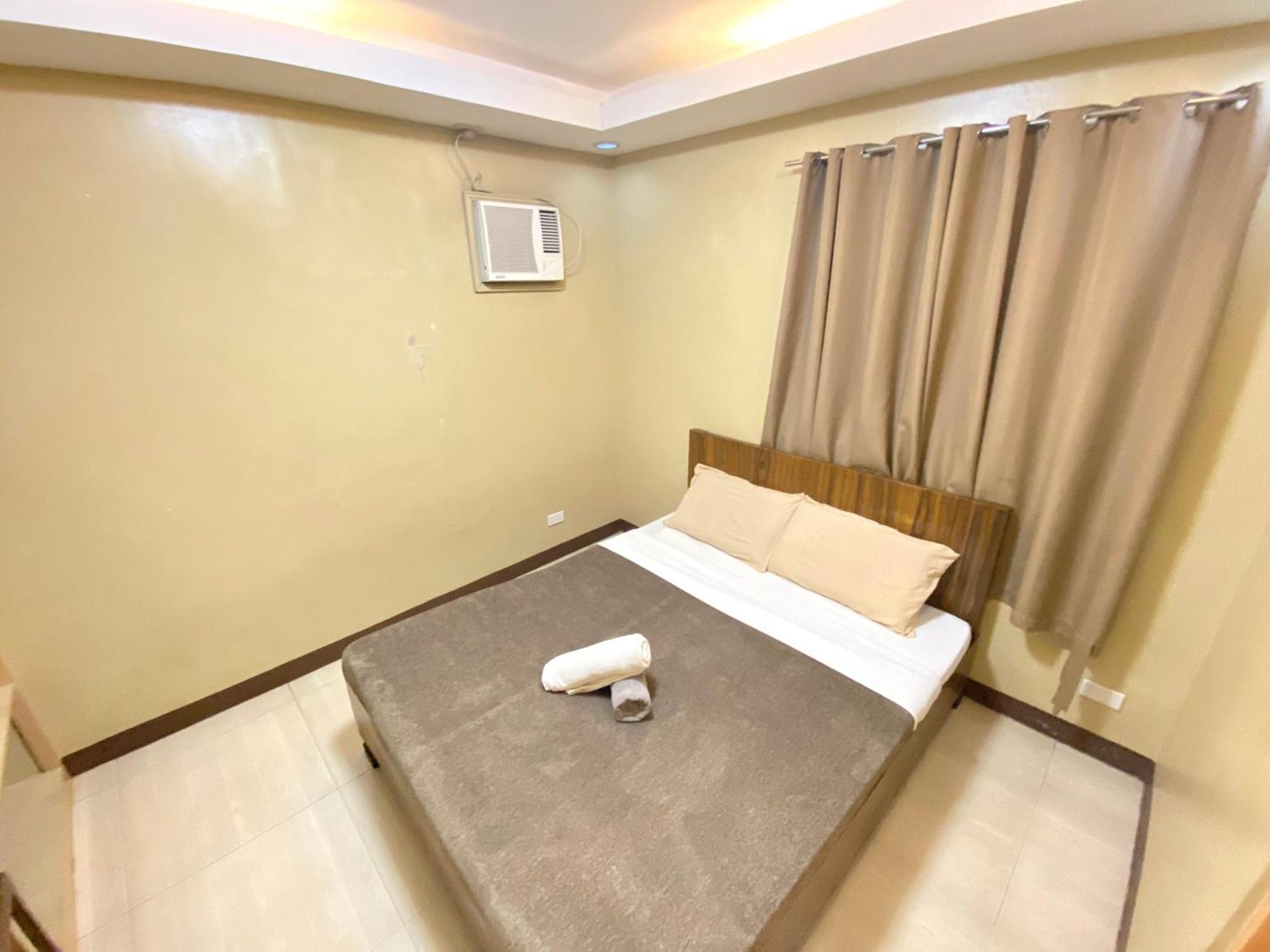 East Square Inn Bacolod Bagian luar foto