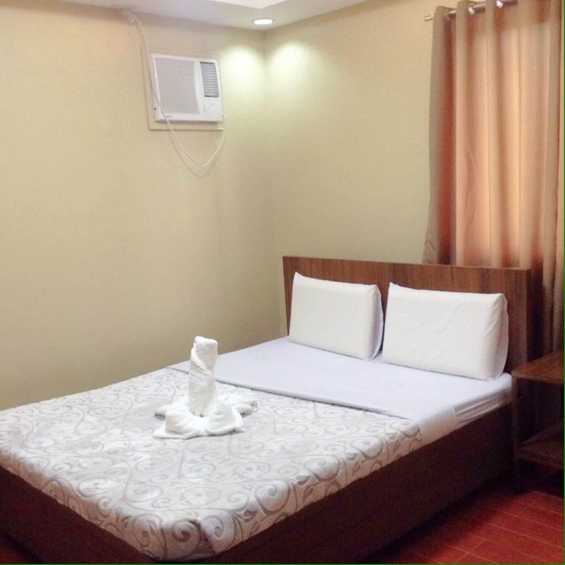 East Square Inn Bacolod Bagian luar foto
