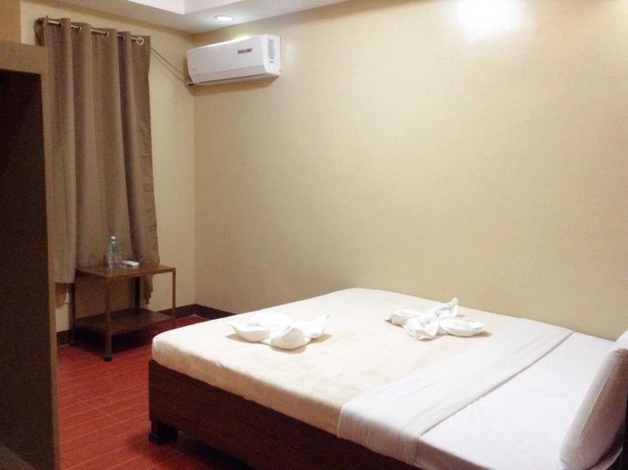 East Square Inn Bacolod Bagian luar foto
